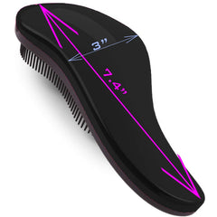 Brosse démêlante 79STYLE noire sur cheveux bouclés pour travail en douceur.