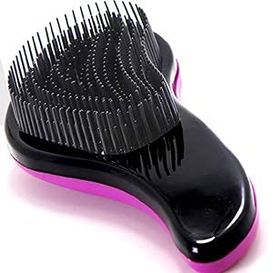 Brosse démêlante 79STYLE idéale pour le voyage, légère et compacte.