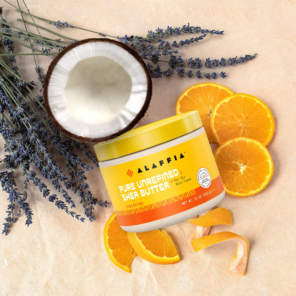 Application aisée du beurre EveryDay Shea sur corps et visage.