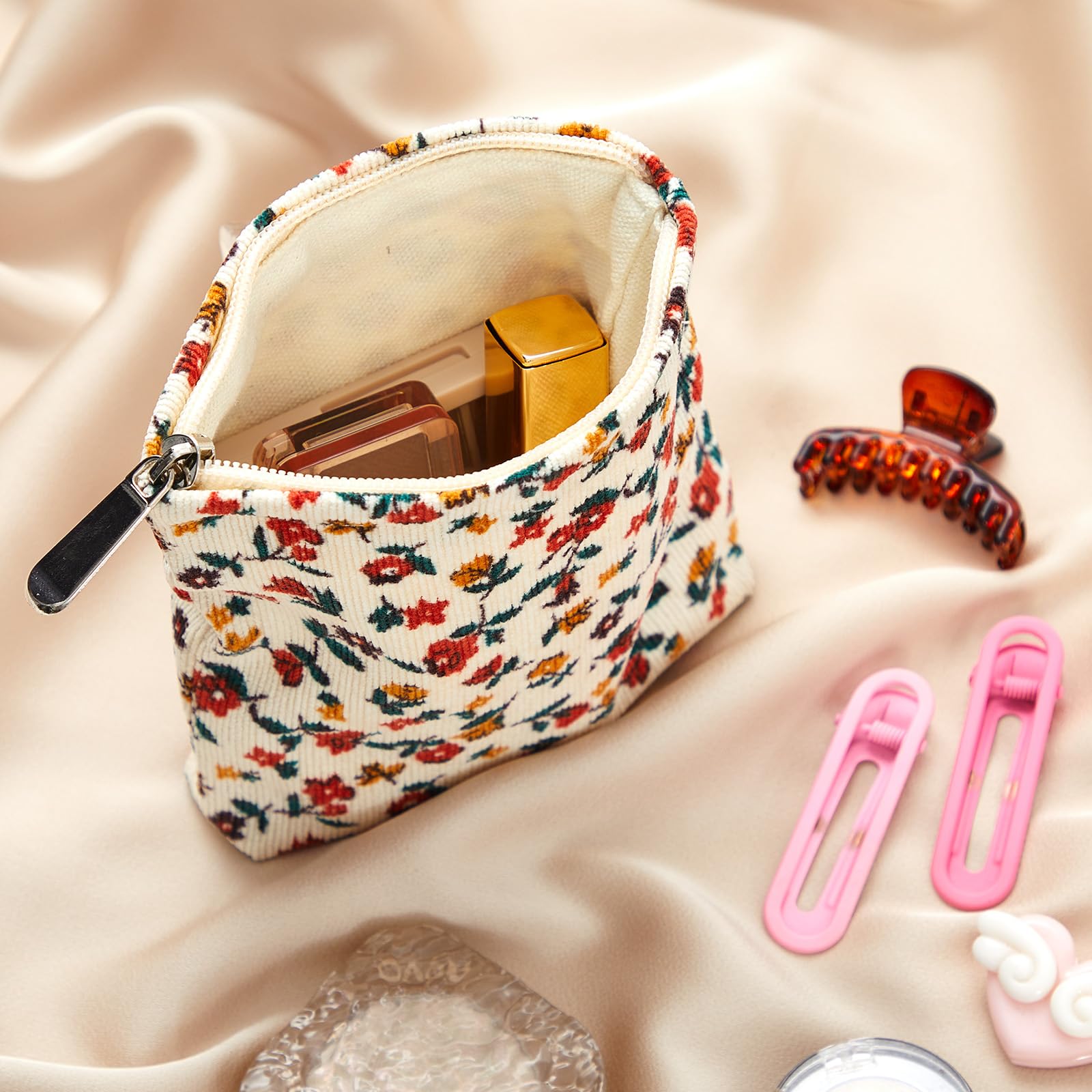 Pochette Abbylike polyvalente pour bijoux, articles de toilette et petits objets essentiels.