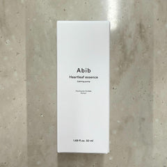 Hydratation en profondeur du visage avec Abib Heartleaf Essence.