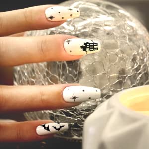 Abodhu lime et coupe-ongles pour des finitions nettes.