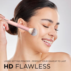 Finition matte sur peau avec la poudre HD Absolute New York.