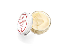 Ace High pomade base eau dans le pot, texture légère et lavage facile.