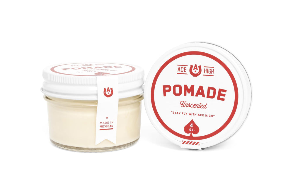 Ace High pomade tenue forte, brillance naturelle visible sur les cheveux.
