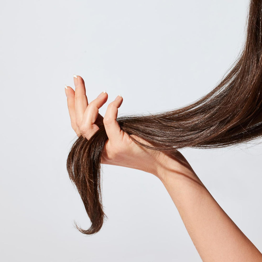Acure Bonding Shampoo pour cheveux fins, résultat doux et brillant après utilisation.