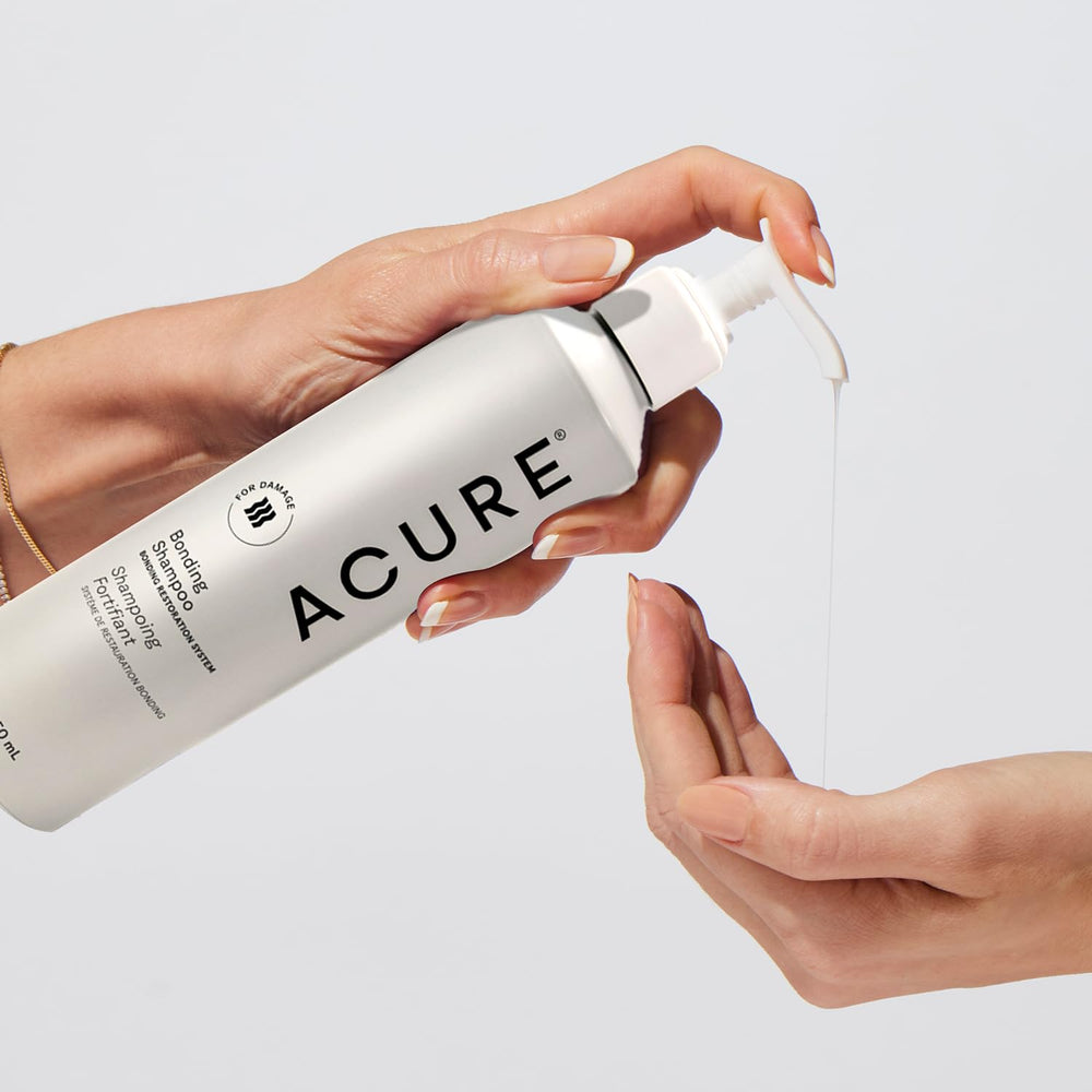 Acure Bonding Shampoo massage cuir chevelu, sensation rafraîchissante et nettoyage délicat.