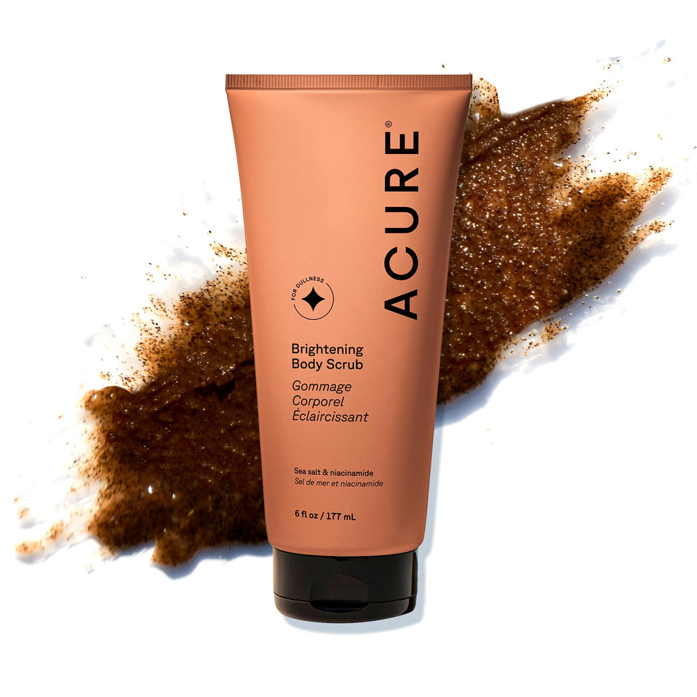 Acure Brightening Body Scrub avec sel de mer, exfolie en douceur pour peau lisse.