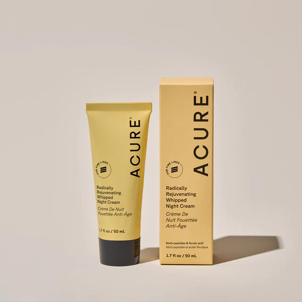 Acure soin nocturne appliqué en soirée sur le visage