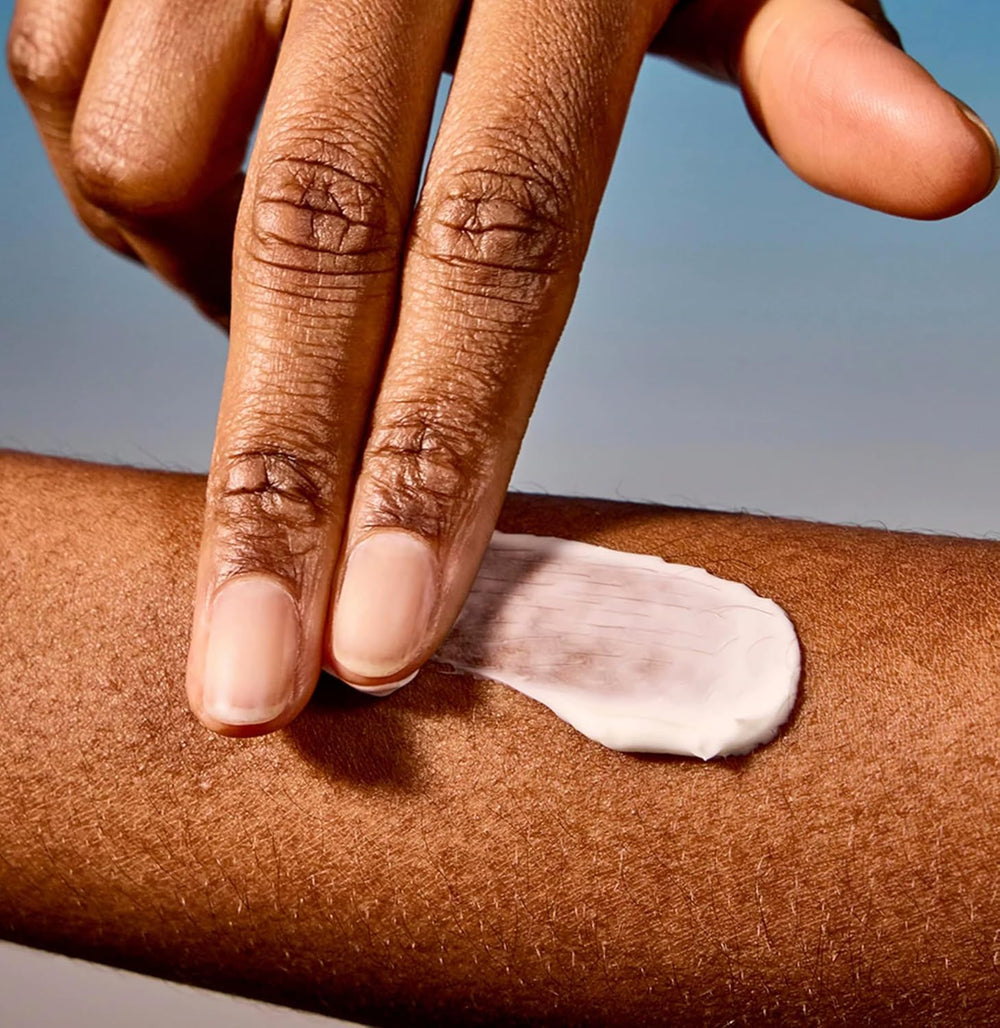 Acure crème nuit veloutée pour un teint lumineux au réveil.