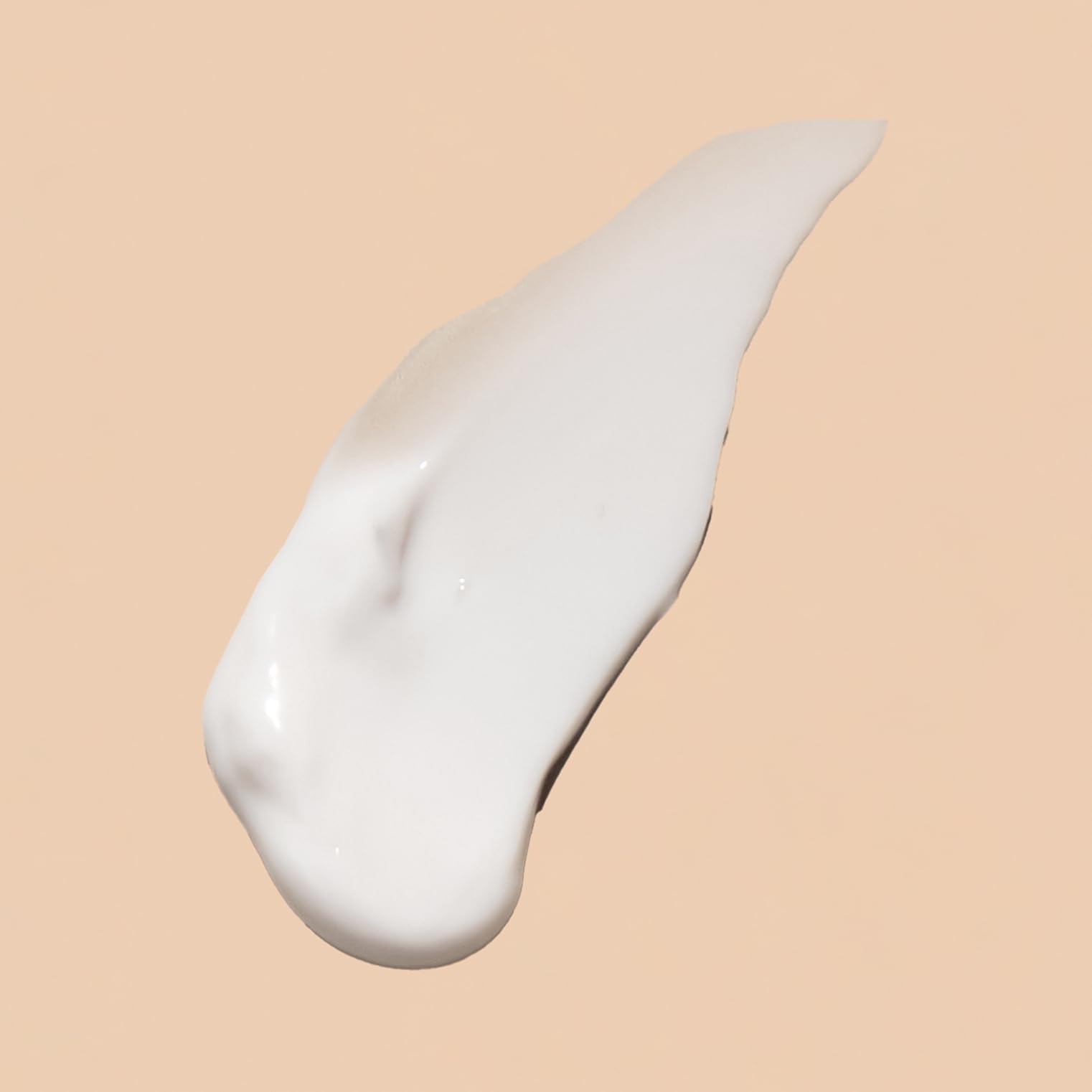 Réduction légère des cernes et hydratation du contour avec Acure.