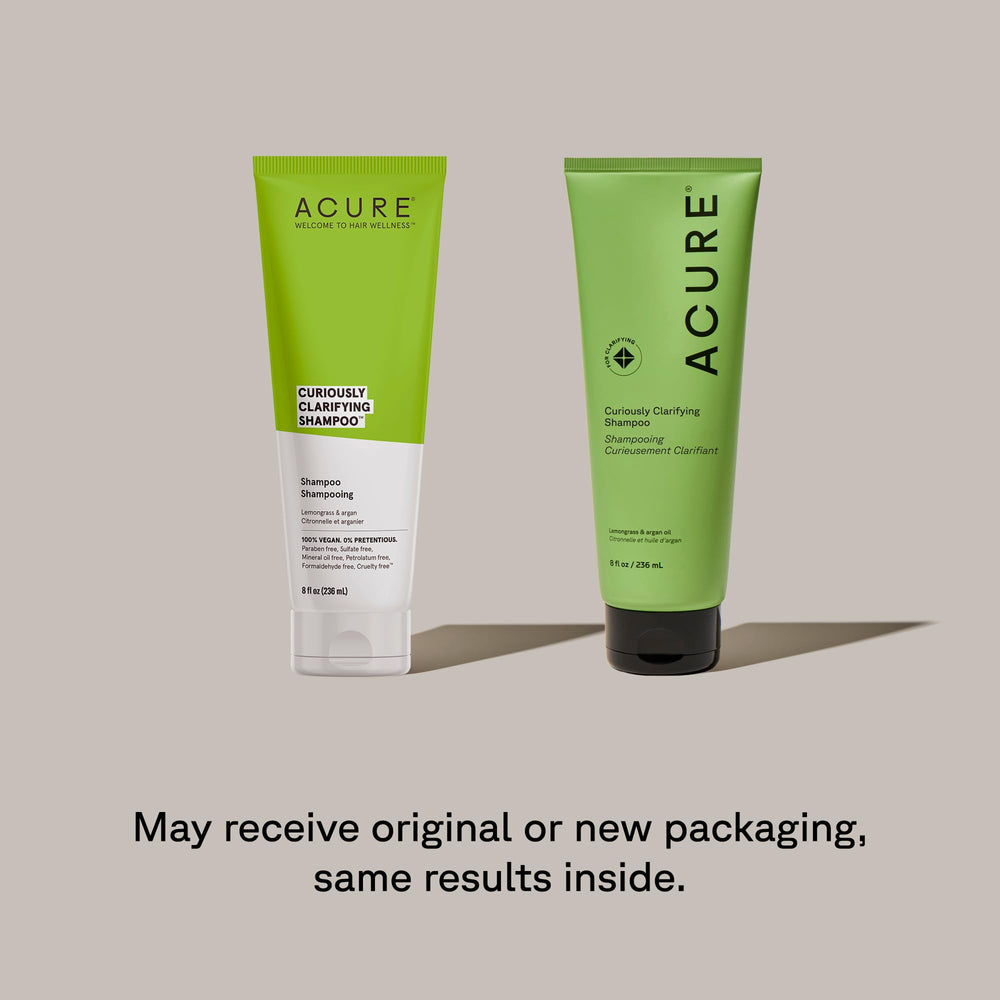 Acure Shampoing Clarifiant – mousse appliquée sur cheveux, nettoyage en profondeur.
