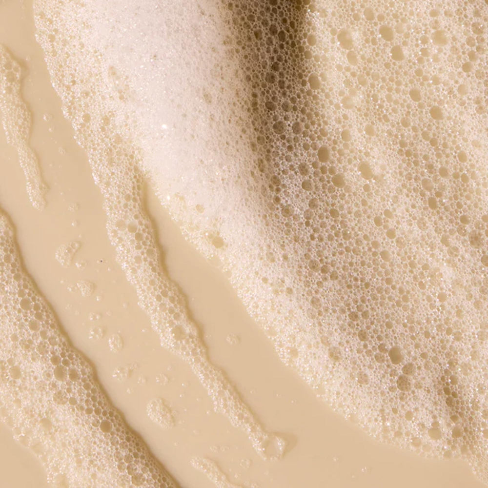 Acure Simply Smoothing Shampoing eau de coco: hydrate sans alourdir les longueurs.
