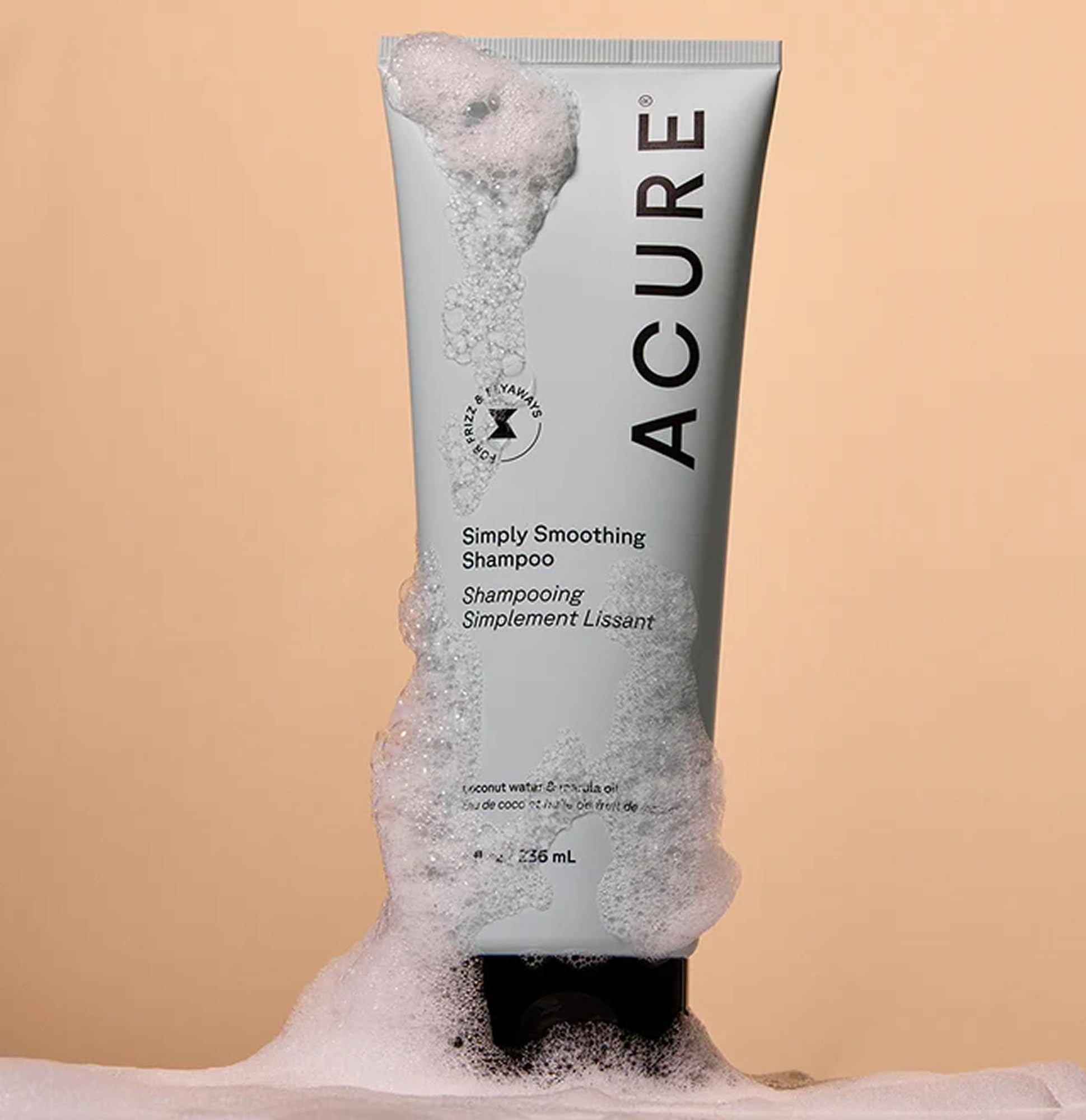 Acure Simply Smoothing Shampoing massage-cheveux: nettoyage en douceur du cuir chevelu.