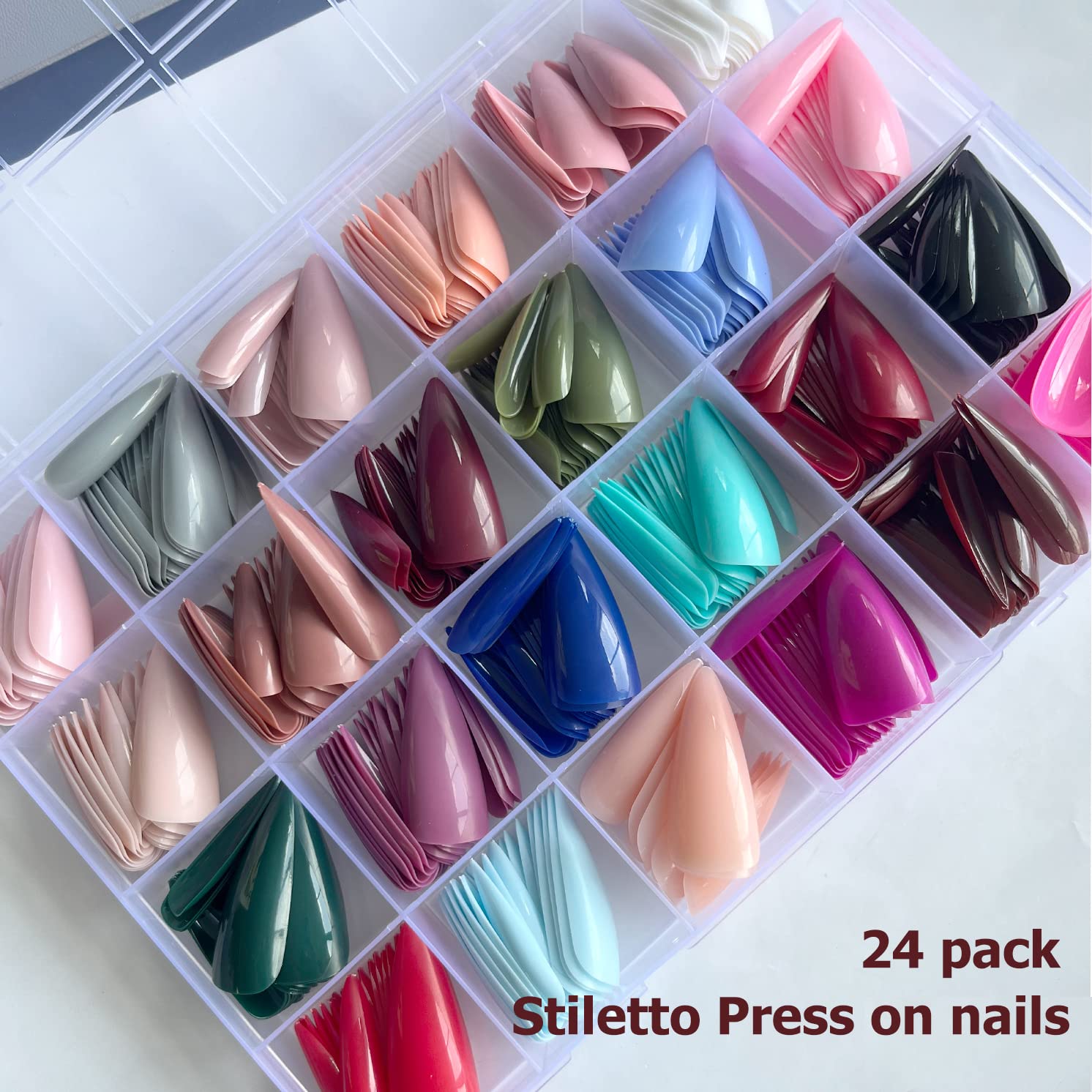 Ongles AddFavor long stiletto, 12 tailles numérotées pour chaque doigt.