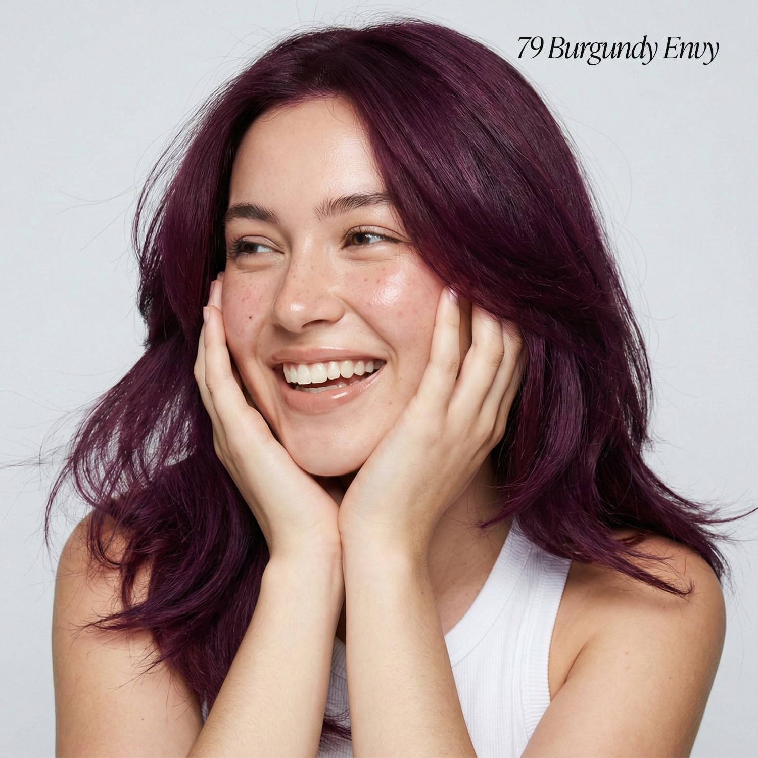 Adore Burgundy Envy, applicateur prêt, application facile sur tous types de cheveux.