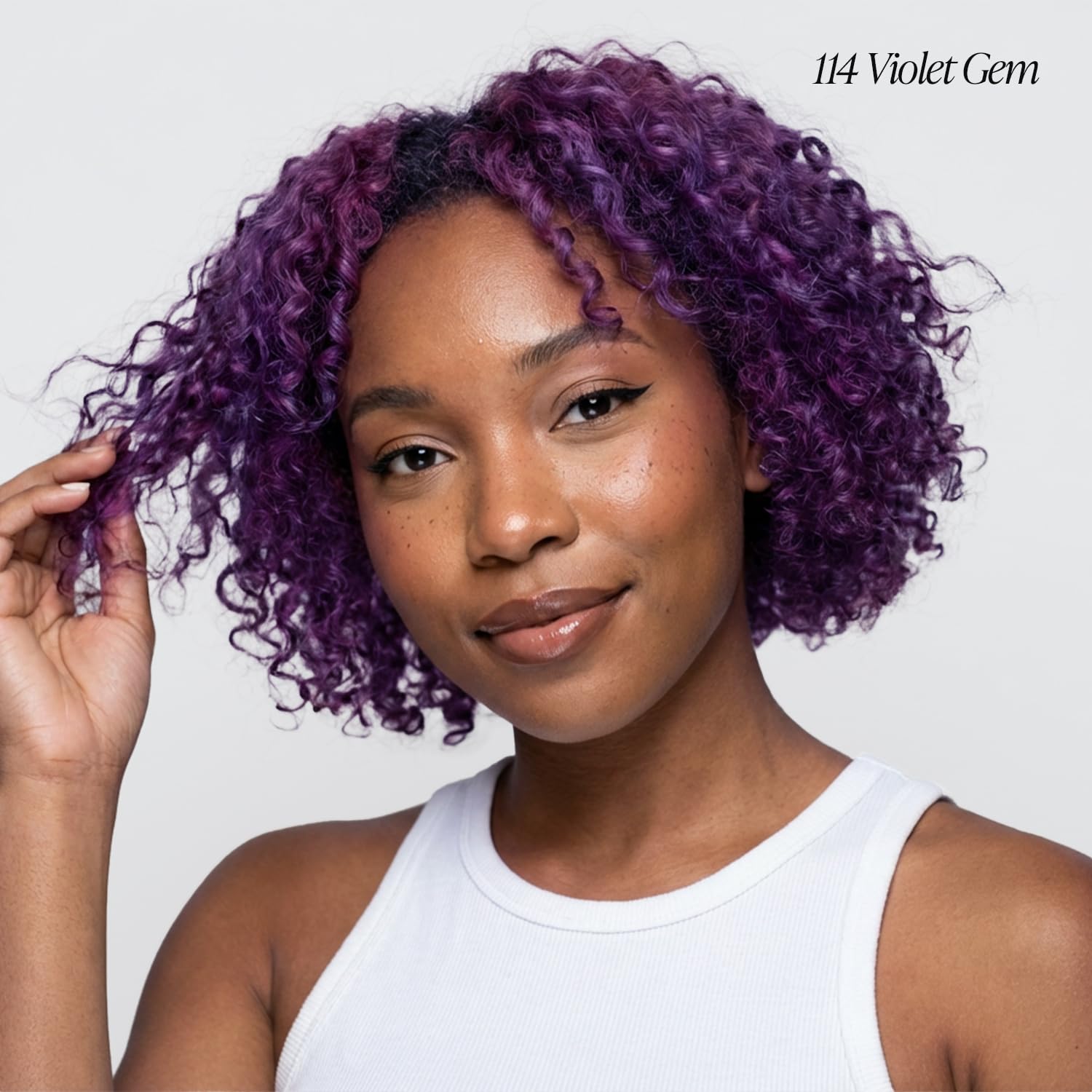Adore Violet Gem: application facile pour cheveux de toutes textures.
