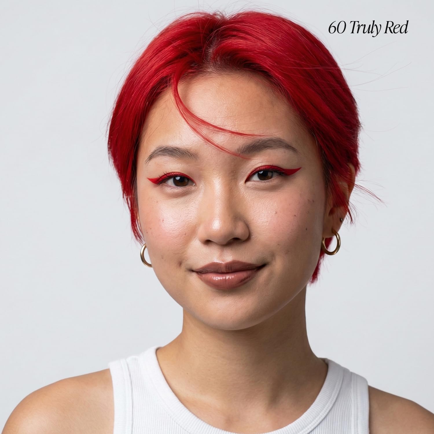 Adore 060 Truly Red — application facile sans mélange sur tous les types de cheveux.