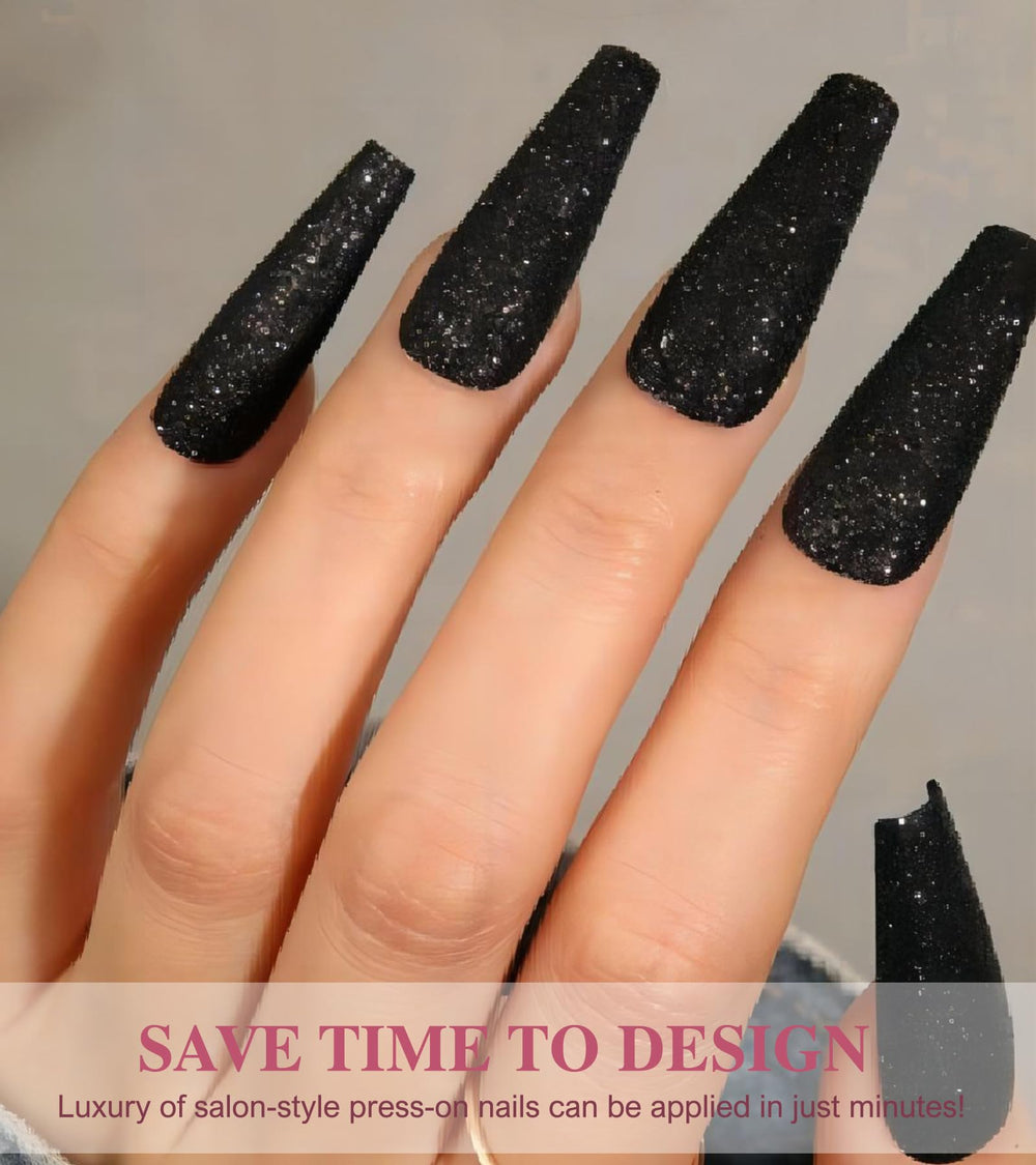24 faux-ongles en 12 tailles assurent ajustement précis et confort.