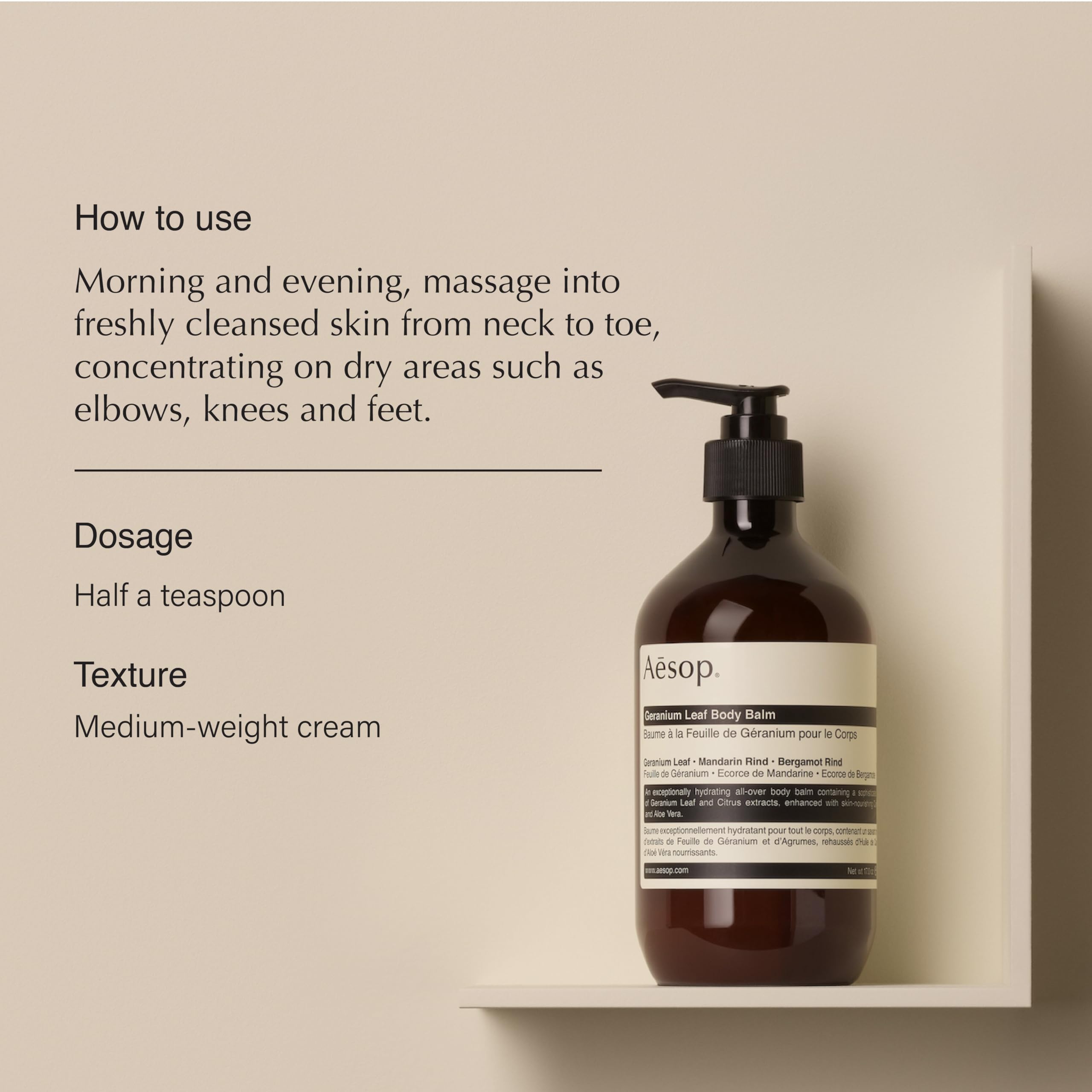 Application du baume Aesop pour hydratation et massage.