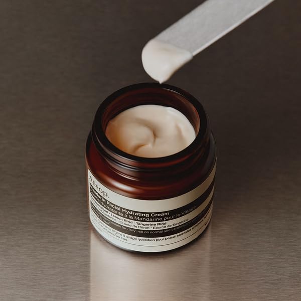 Formule végan et sans parabènes de la crème mandarine Aesop.
