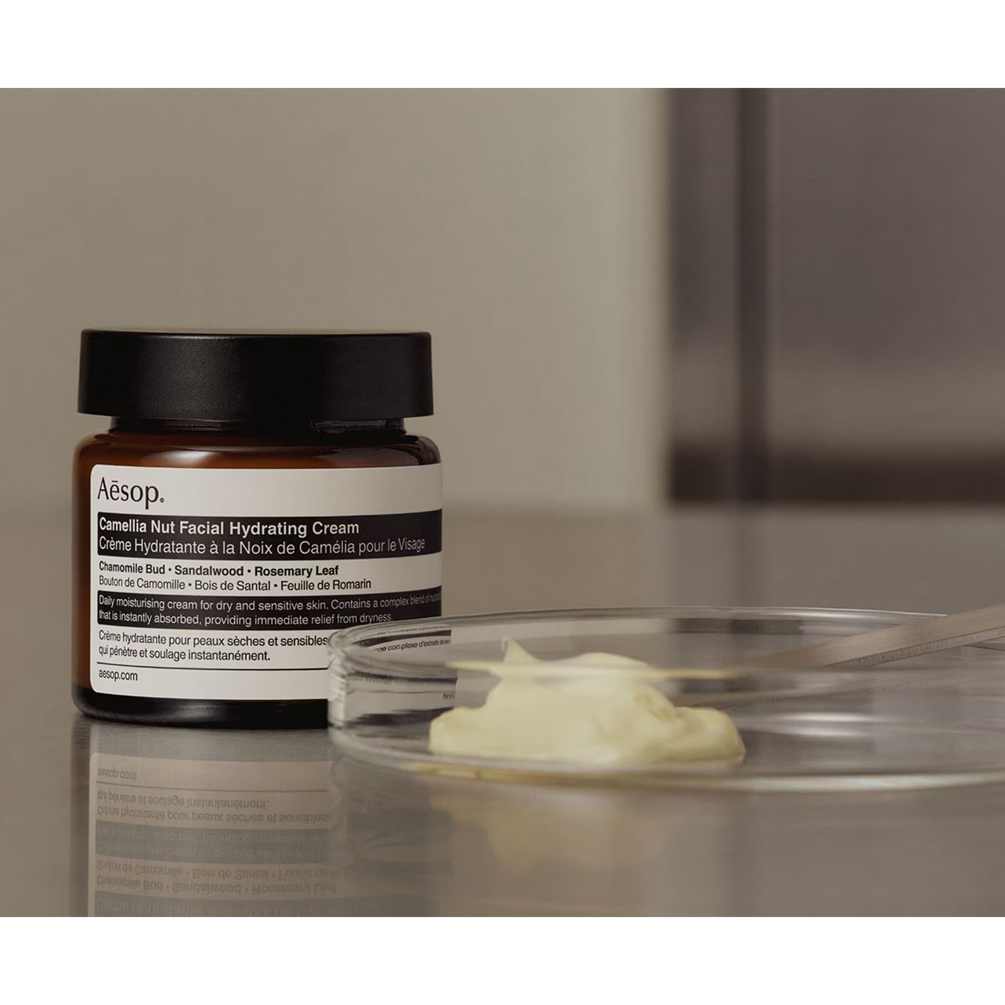 Aesop Crème Visage Camellia Nut — application matin et soir après nettoyage
