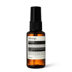 Aesop Déodorant Spray en vaporisateur, arôme boisé et frais pour le quotidien.