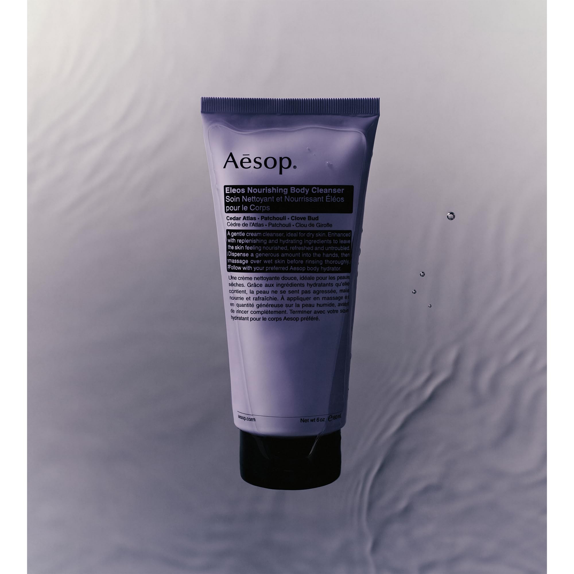 Fragrance patchouli apportant une touche herbacée enveloppante.