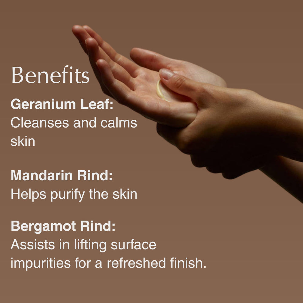 Aesop Geranium Leaf Body Balm, texture riche; nourrit et apaise les zones sèches.