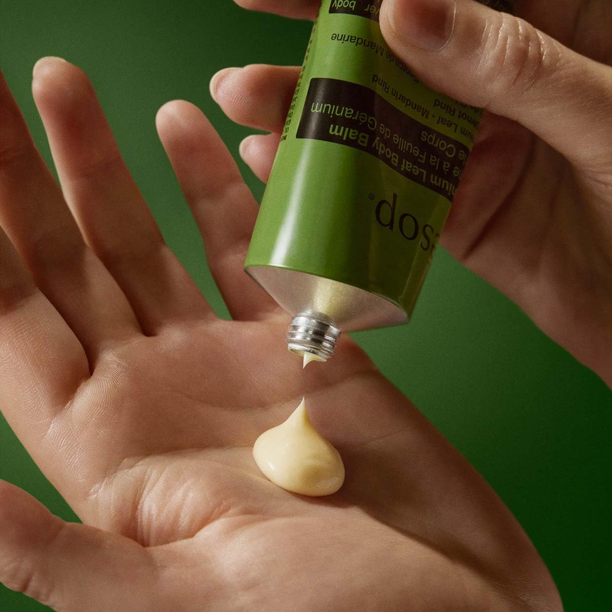 Huiles de noix nourrissent et adoucissent la peau