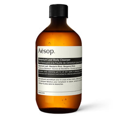Aesop Geranium Leaf Body Cleanser Recharge bouteille prête pour une douche rafraîchissante.