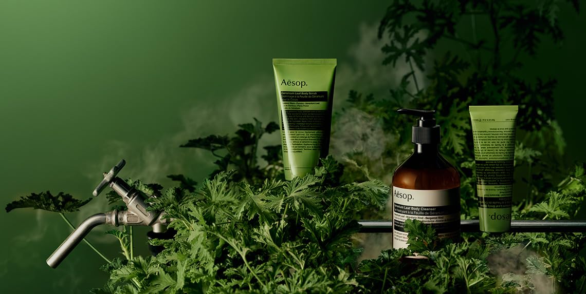 Utilisation douce: appliquer sur peau humide, puis rincer.
