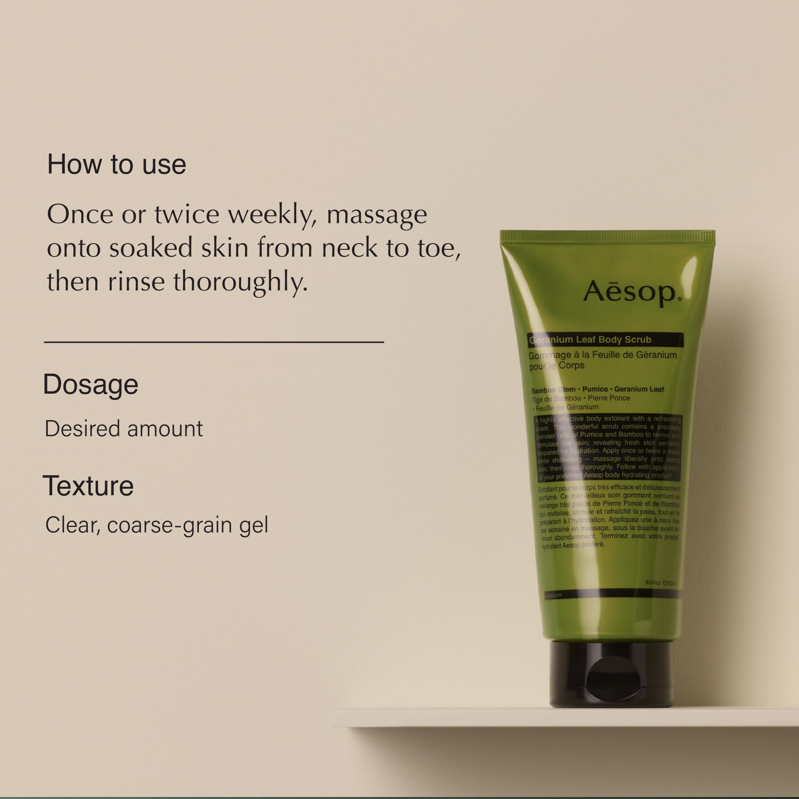Texture satinée du gommage Aesop, peau lisse après soin.