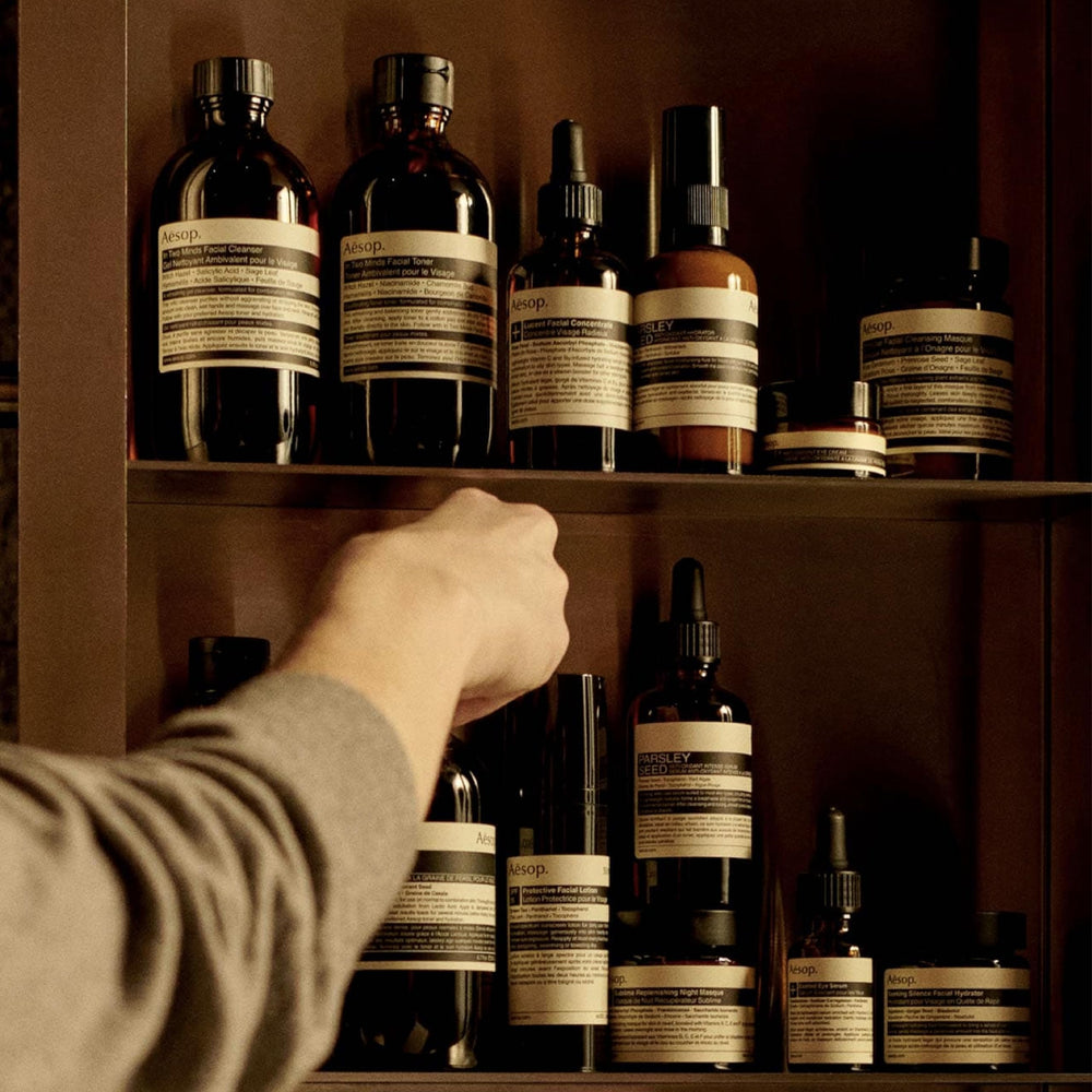 Ingrédients clés Mandarine, Ylang-Ylang et Lavande sur le flacon Aesop.