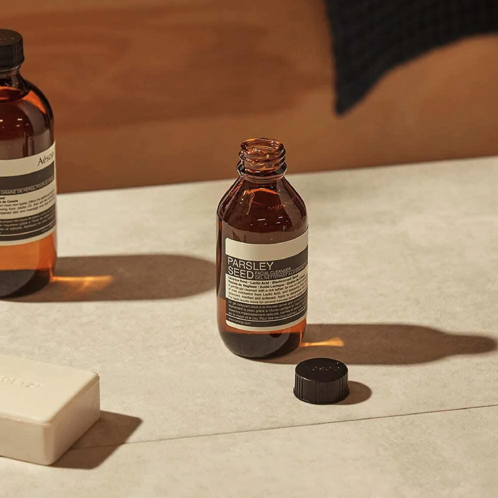 Aesop Parsley Seed Travel Face Cleanser, acide lactique offre une exfoliation légère