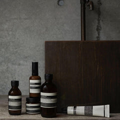 Aesop Parsley Seed Travel Face Cleanser, extraits de réglisse pour une peau lumineuse