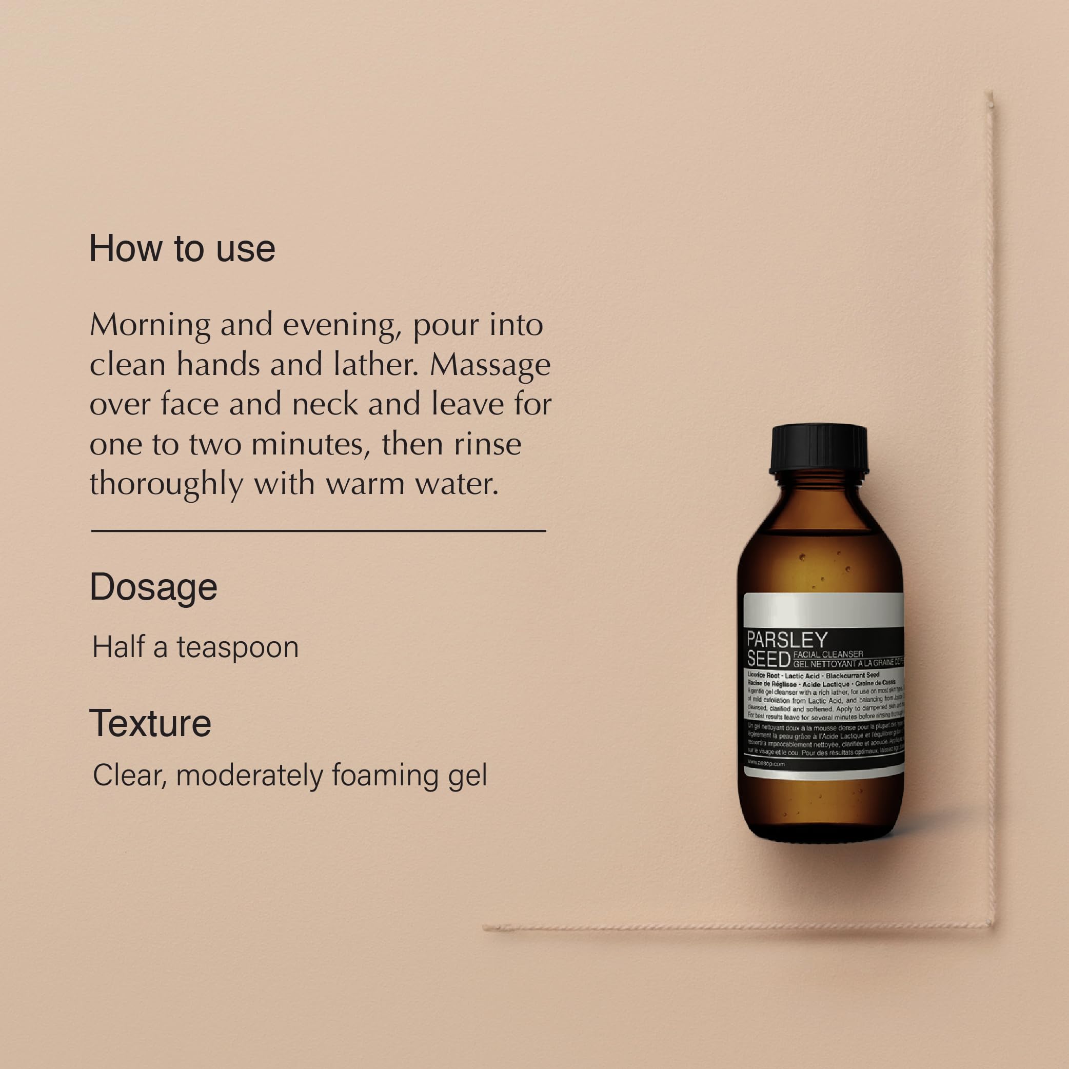 Aesop Parsley Seed Travel Face Cleanser, mousse légère sur la paume, sensation de fraîcheur