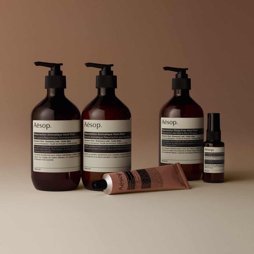Aesop Resurrection Aromatique: application douce sur les mains, hydratation ciblée