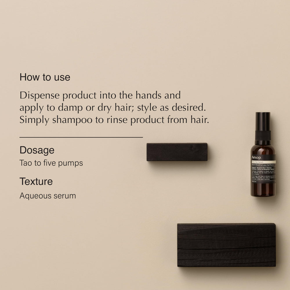 Goutte de Sérum Tame déposée sur cheveux pour un lissage léger
