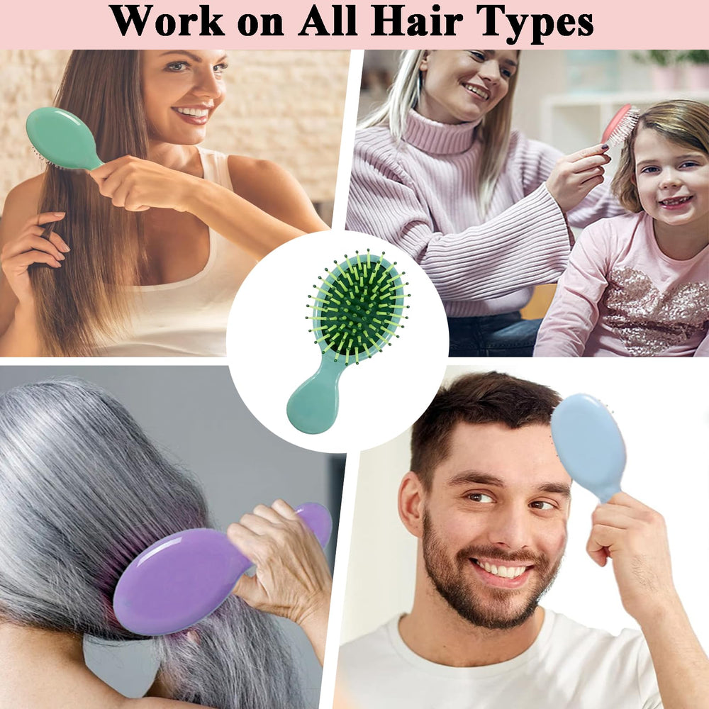 Brosse AESPAKO mini au design compact et coloris variés pour voyage.