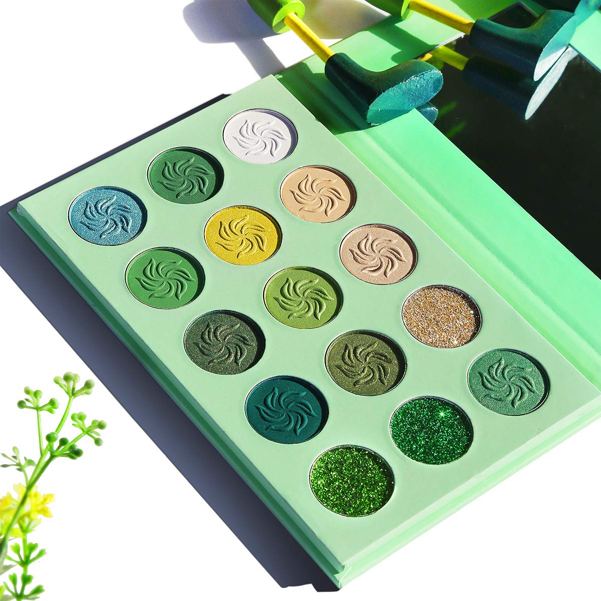 Nuanciers vert Afflano pour tester rapidement les teintes sur la peau.