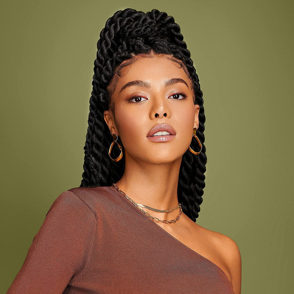 Pompe pratique pour doser African Pride Olive Miracle 2-en-1 avec facilité.