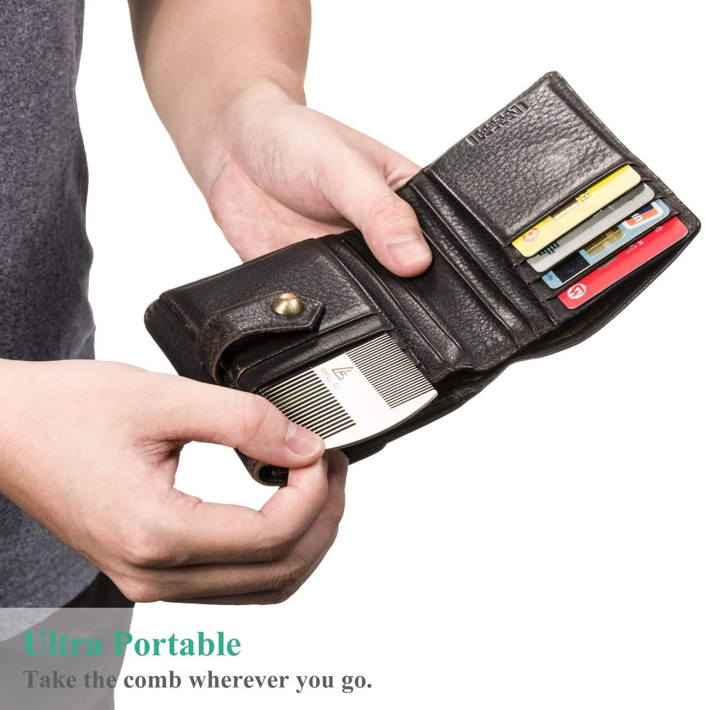 Usage quotidien en voyage: peigne compact qui tient dans la poche.