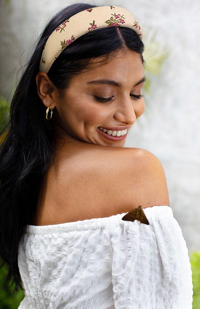 Bandeau AIBFRID usage quotidien – idéal pour cheveux bien coiffés en déplacement.