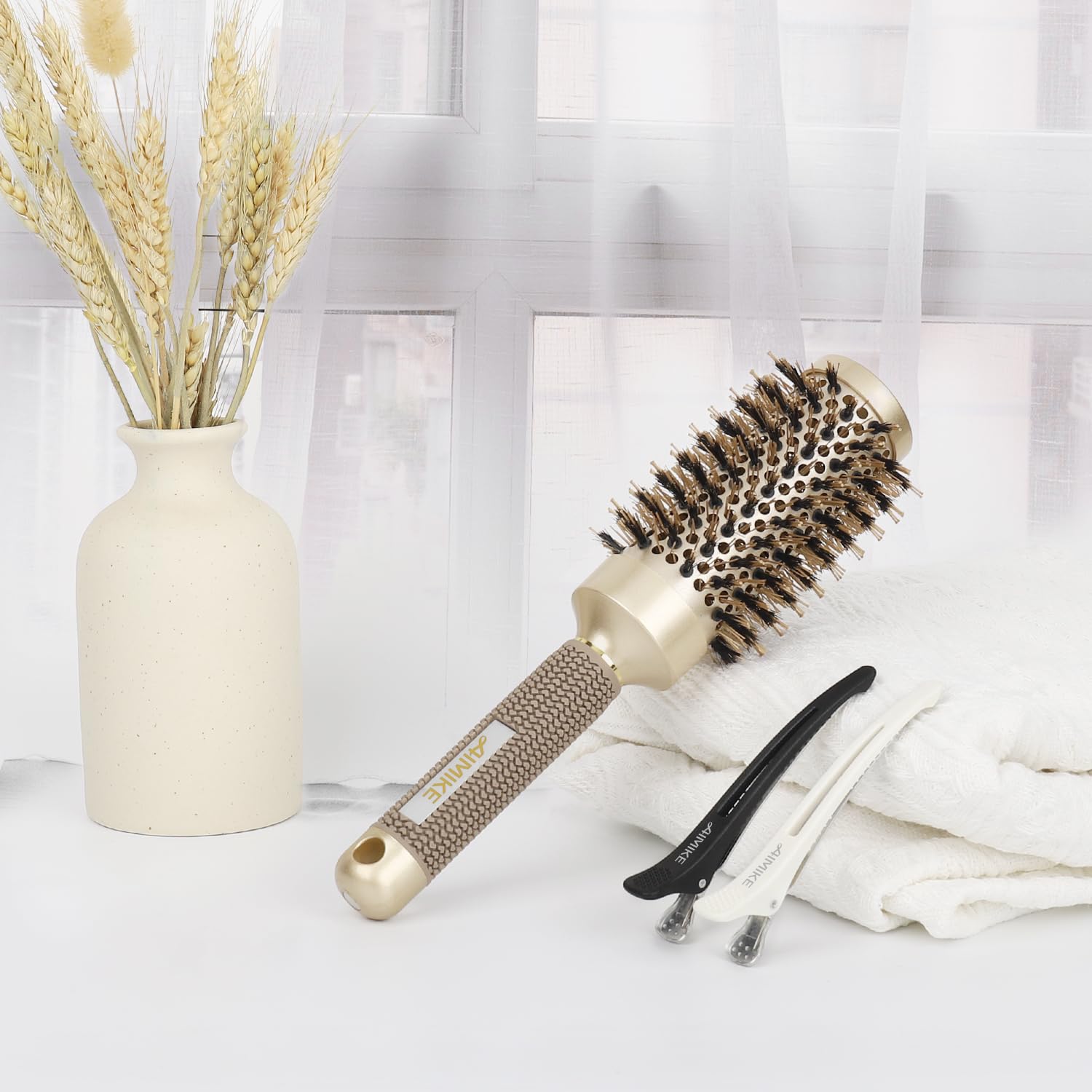 Finition lisse et brillance accrue avec la brosse AIMIKE