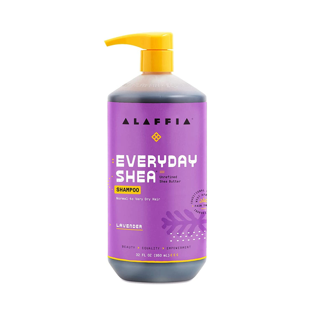 Utilisation sous la douche avec le Shampoing EveryDay d'Alaffia pour cheveux propres.