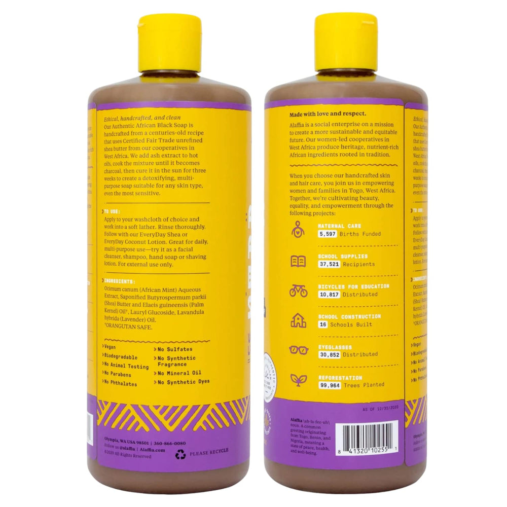 Alaffia savon noir lavande, mousse riche sur la paume, usage quotidien.