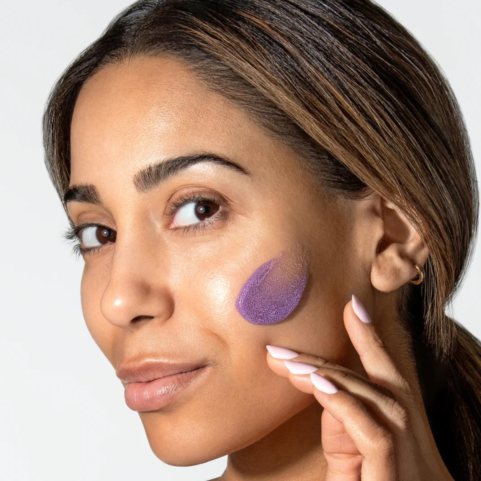 ALASTIN ReSURFACE texture crémeuse prête à exfolier en douceur.