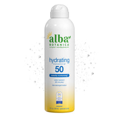 Spray solaire Alba Botanica SPF50 sur visage et corps avec parfum coco.