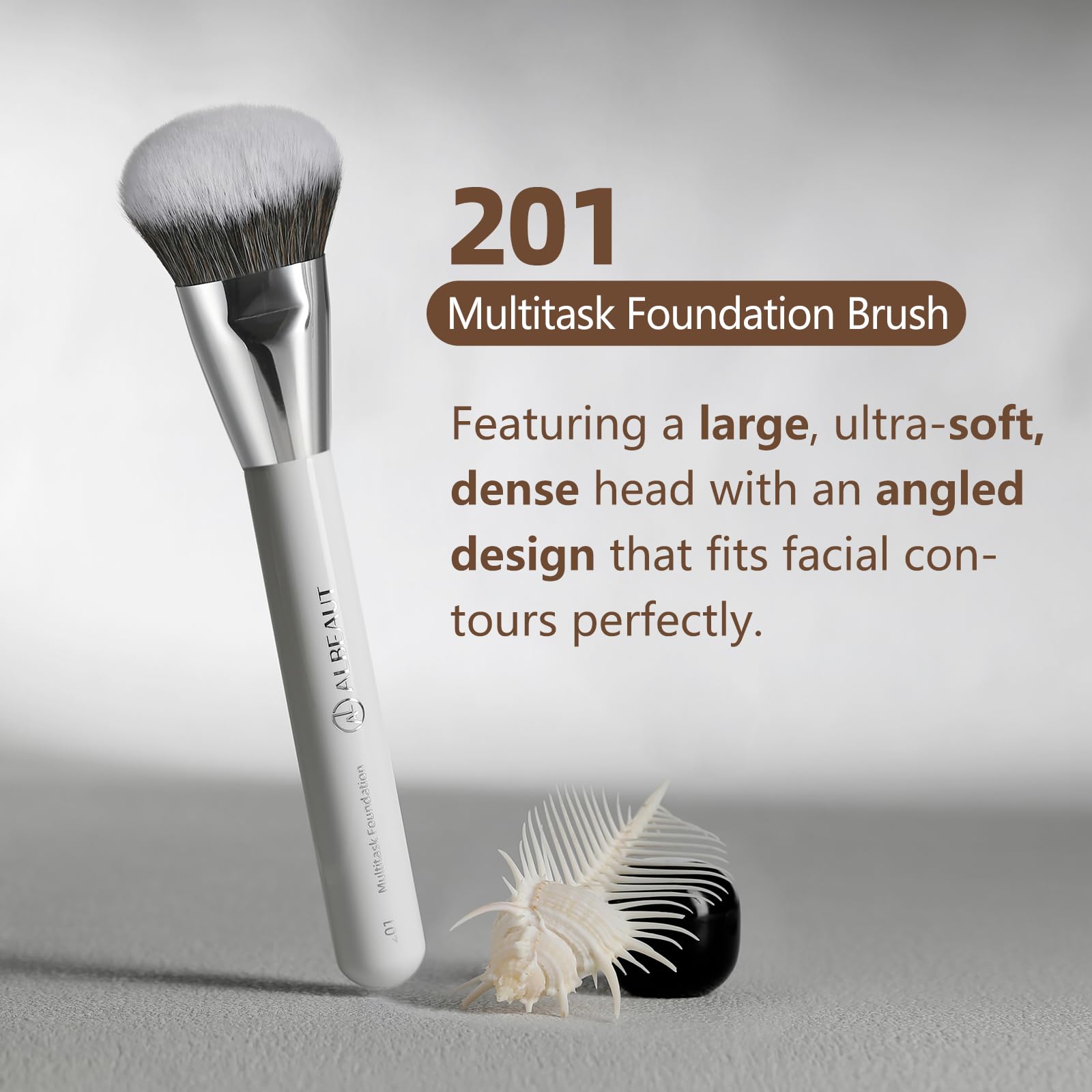ALBEAUT 201 brosse fond liquide dense offrant une application rapide et homogène.